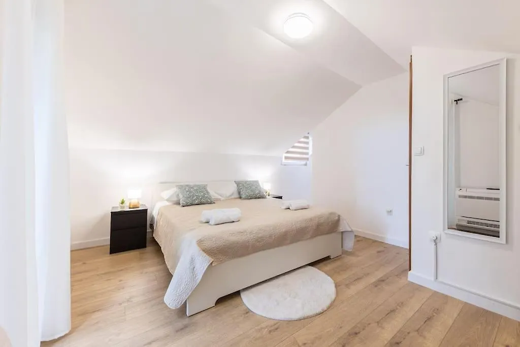 Apartment Chiba Split 0*,